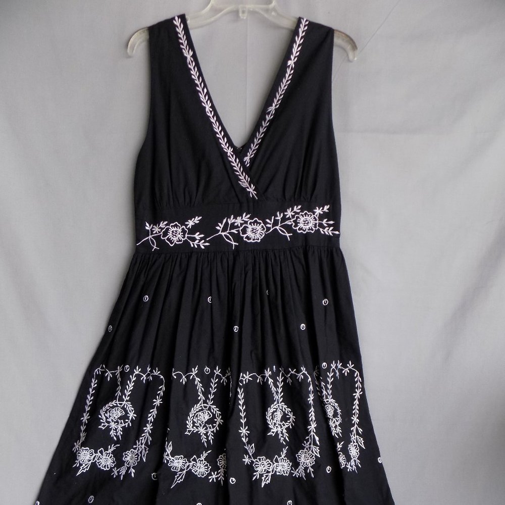 embroidered dress v- neck front